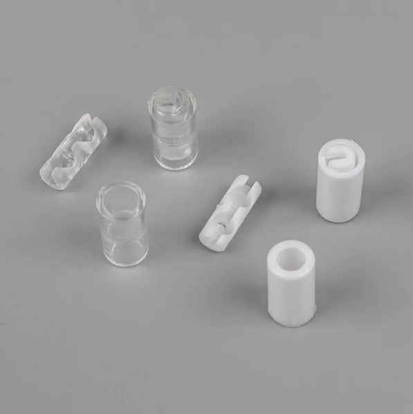 Does the design of transparent pearl buckles help enhance the durability or stability of columnar chain connectors?